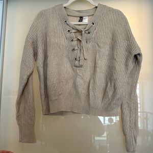 H&M Beige cropped sweater sz M